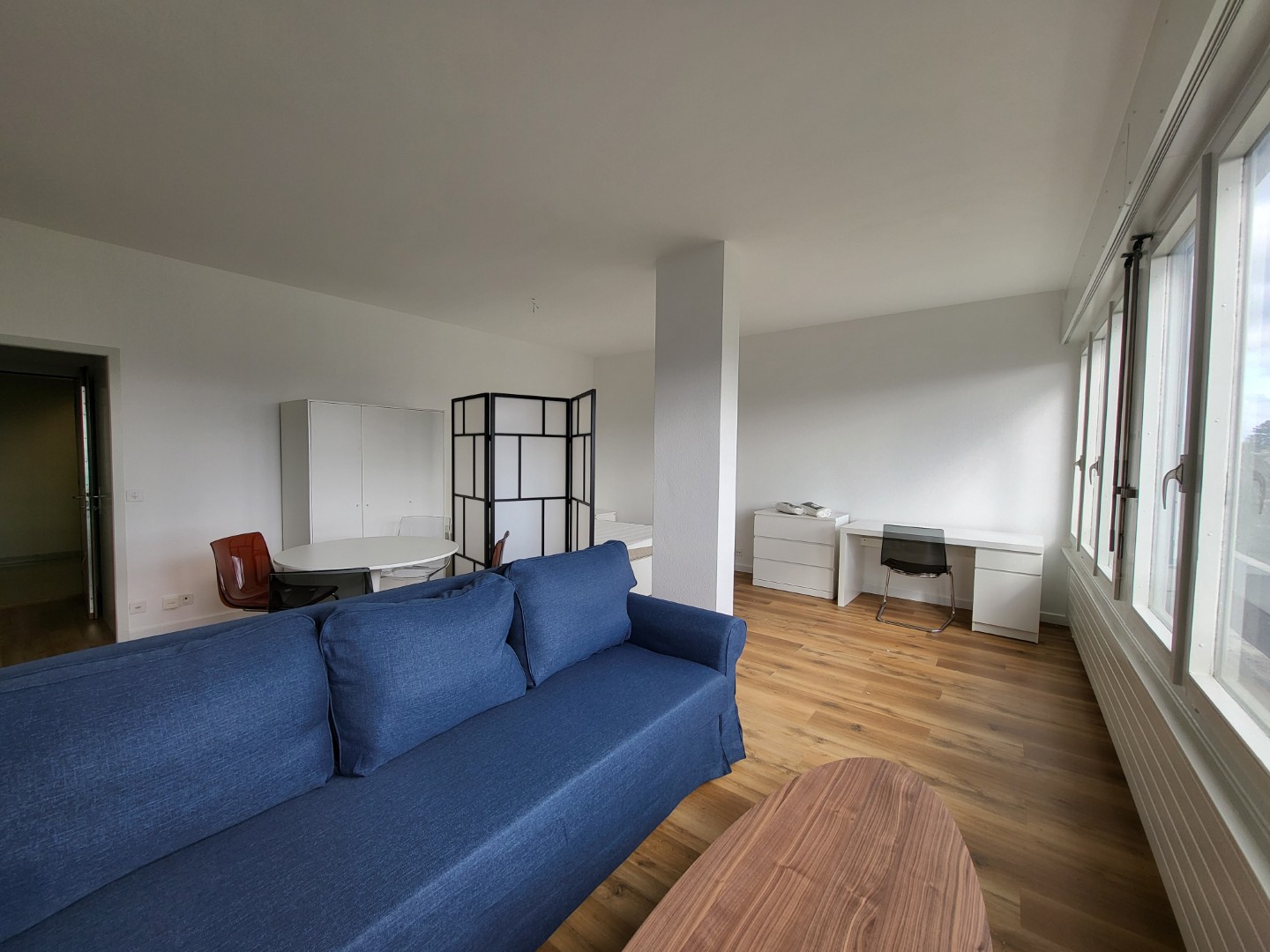 Image of the apartment's living room, with its new cosy furniture