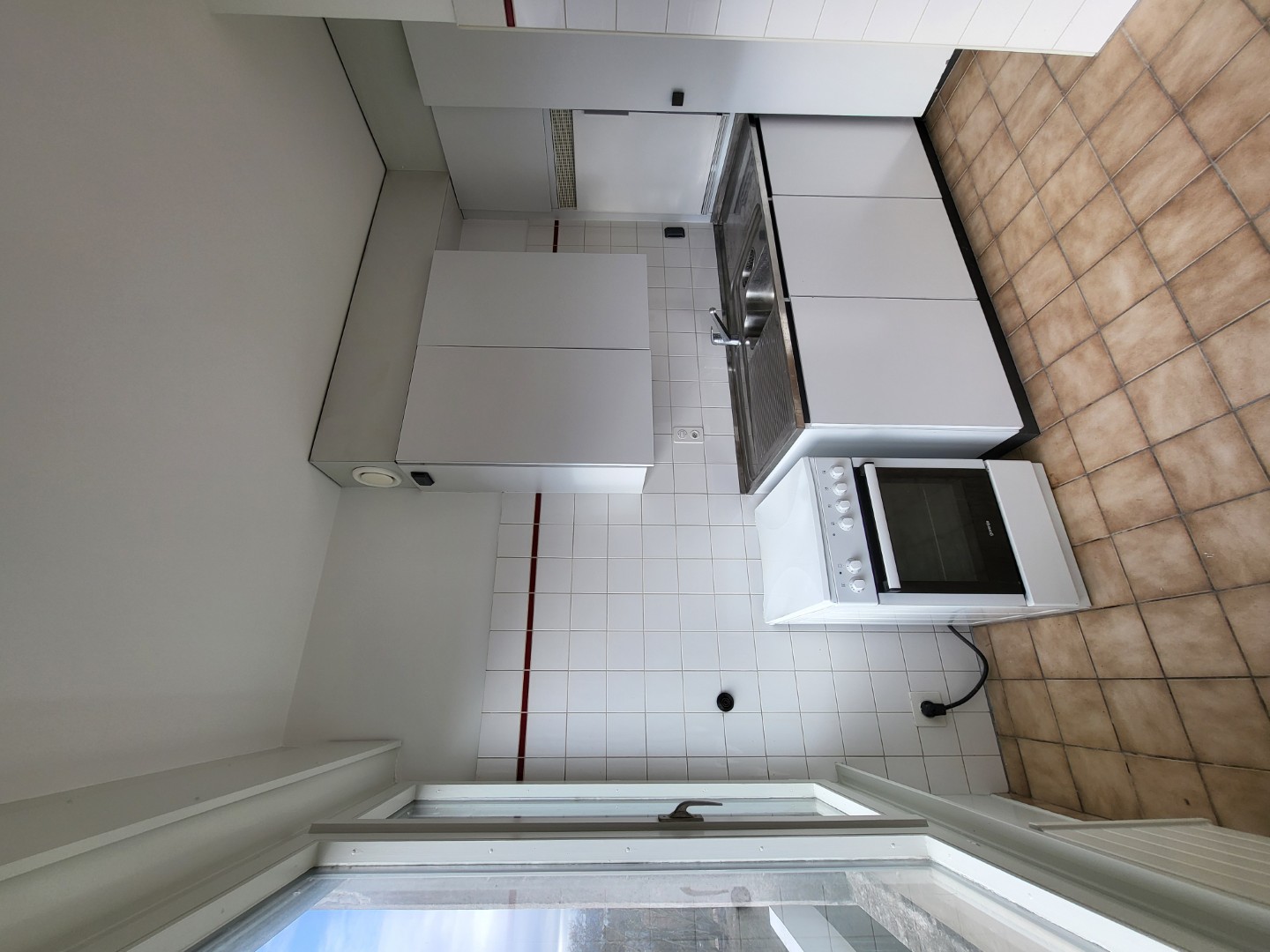 Image of the apartment's fully equipped kitchen